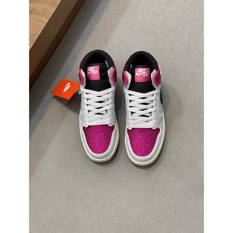 l**is V*t*n sneakers